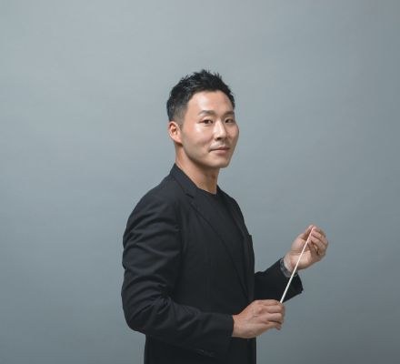 Earl Lee conducts the Royal Conservatory Orchestra