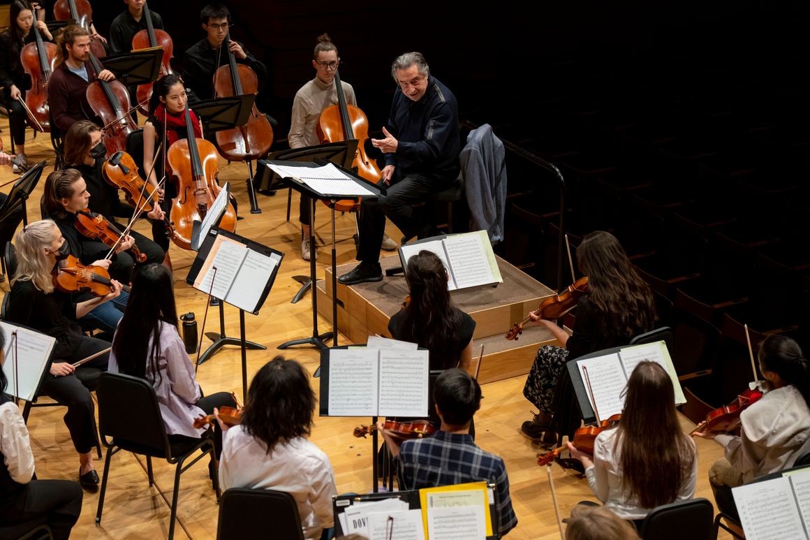 Maestro Riccardo Muti and students of The Glenn Gould School.